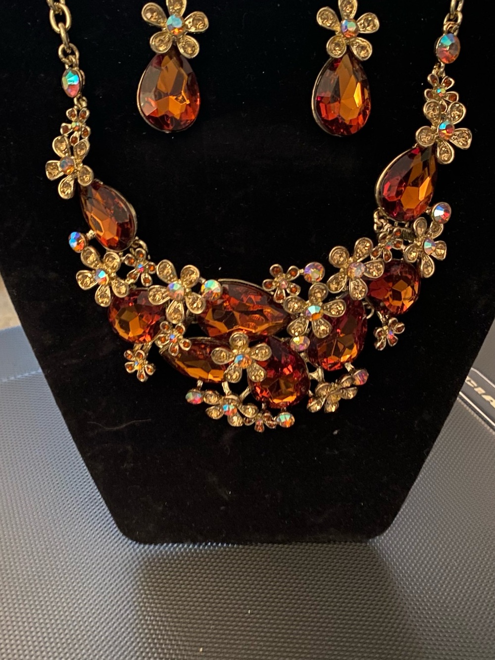 Alilang Amber Crystal Floral Statement Necklace Earring Set Gold Tone Bib Collar - Picture 5 of 5